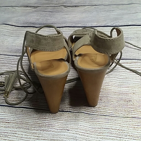 Altar'd State Friday Morning Gimmick Wedges size 8 - Picture 3 of 6